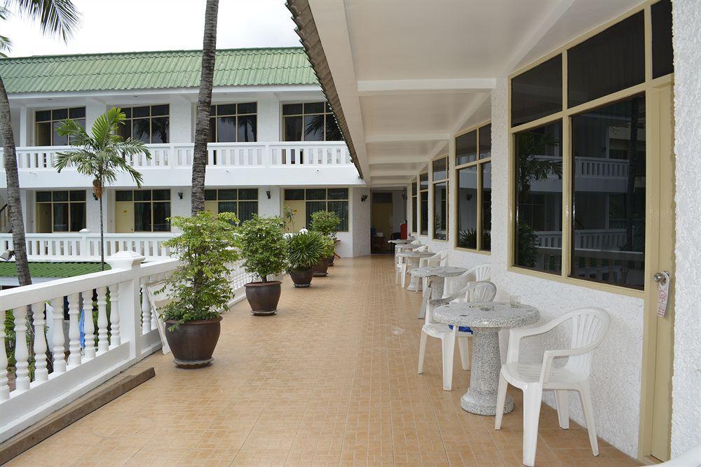 The Expat Hotel Patong Buitenkant foto