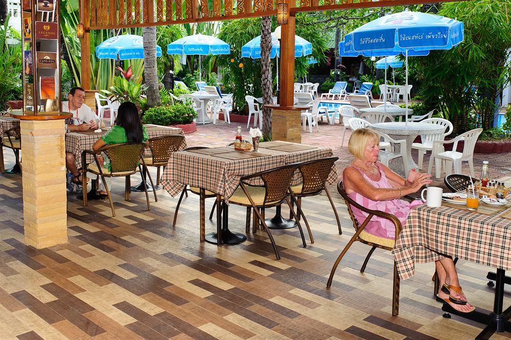 The Expat Hotel Patong Buitenkant foto