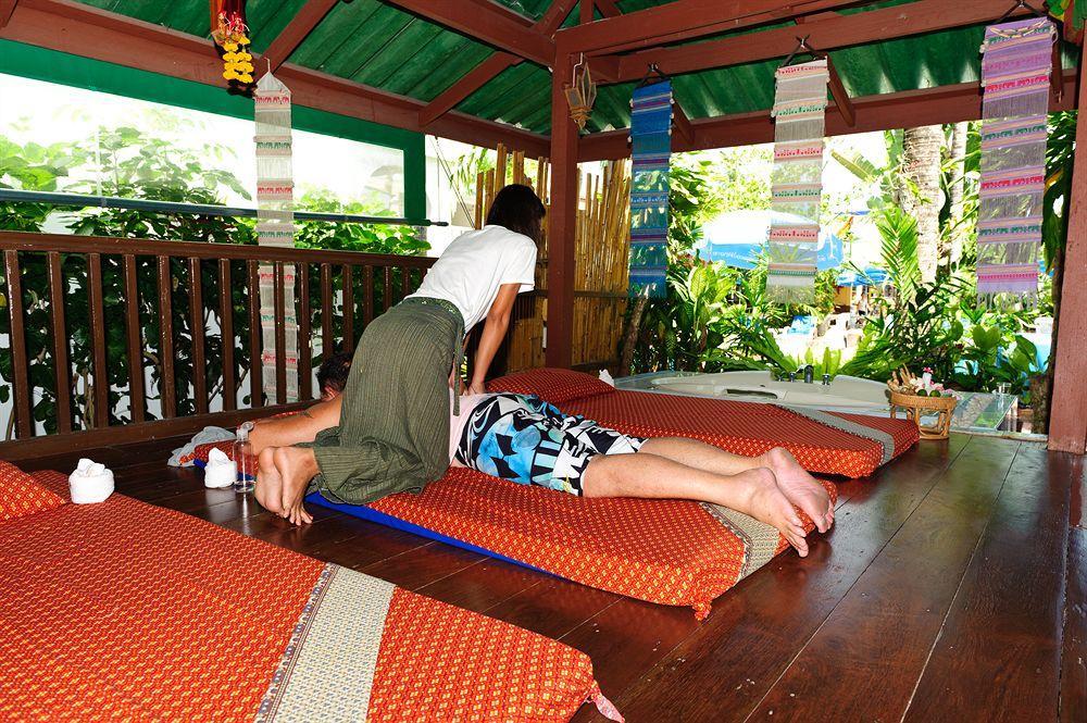 The Expat Hotel Patong Buitenkant foto