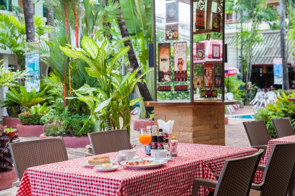 The Expat Hotel Patong Buitenkant foto