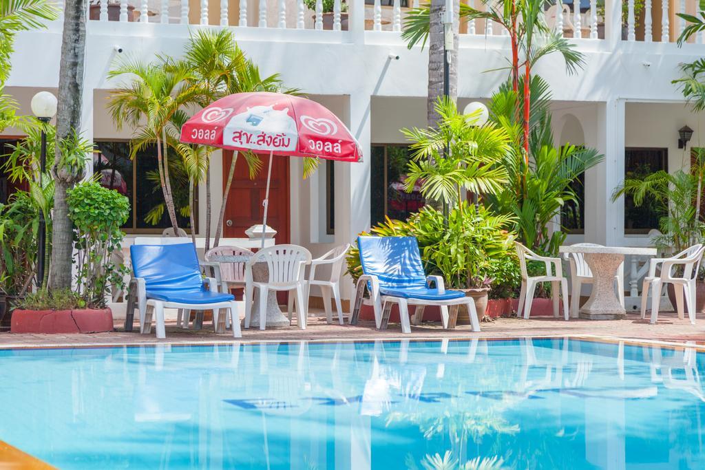 The Expat Hotel Patong Buitenkant foto