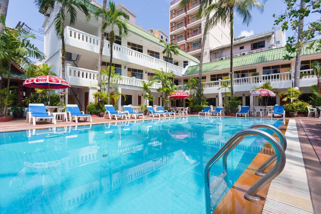 The Expat Hotel Patong Buitenkant foto