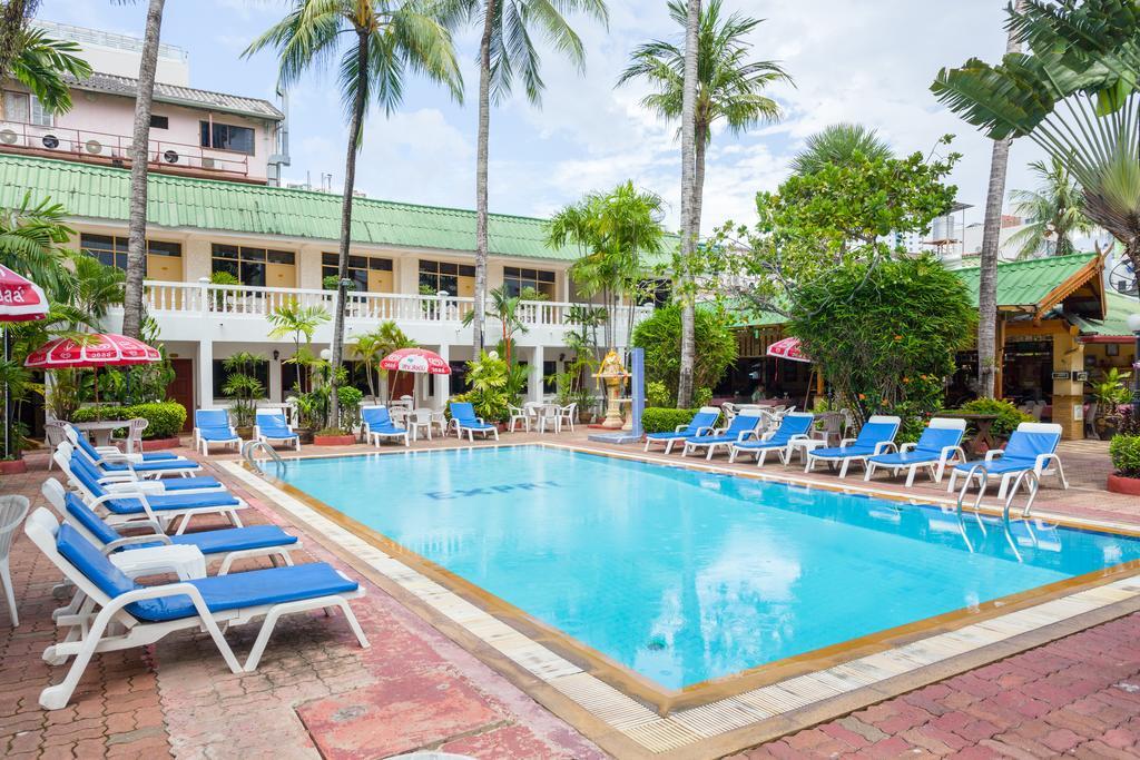 The Expat Hotel Patong Buitenkant foto