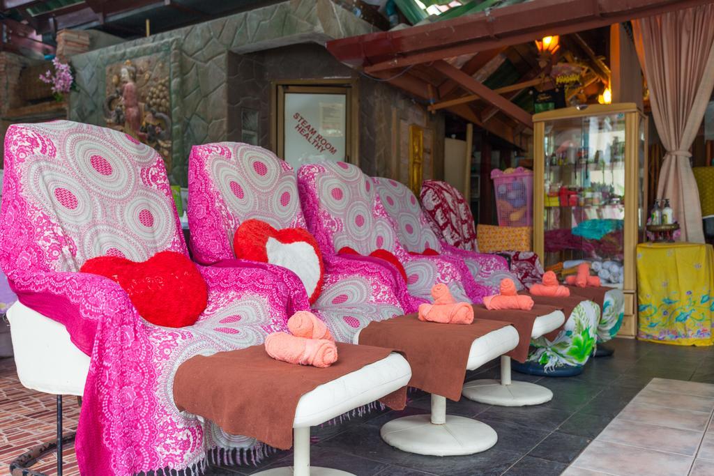 The Expat Hotel Patong Buitenkant foto