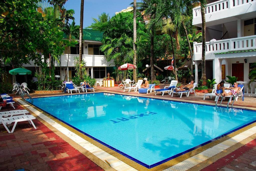 The Expat Hotel Patong Buitenkant foto