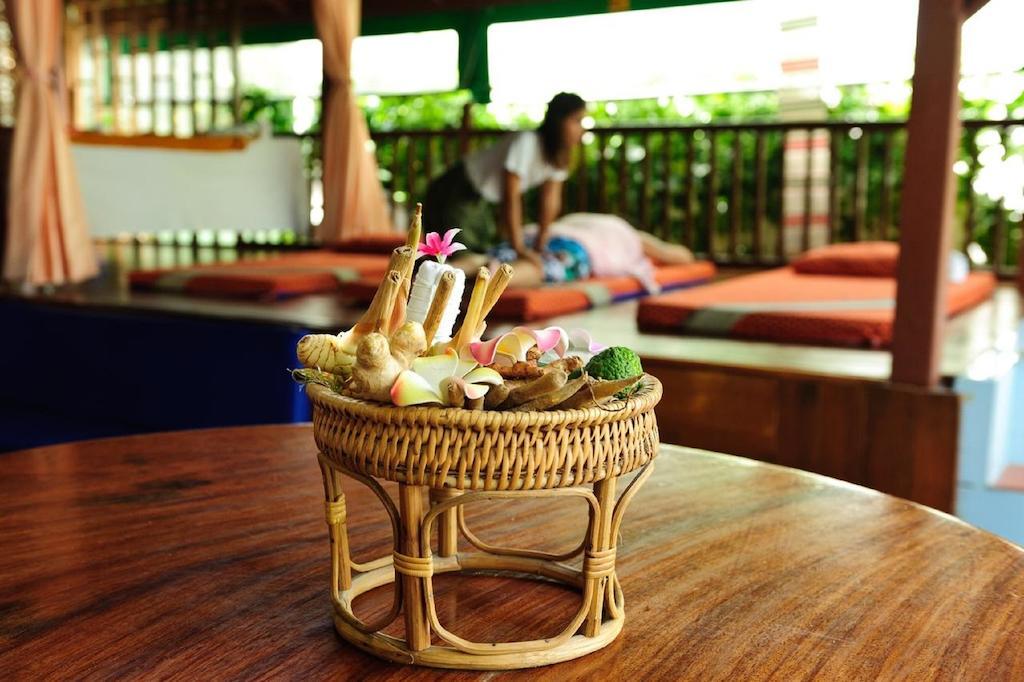 The Expat Hotel Patong Buitenkant foto