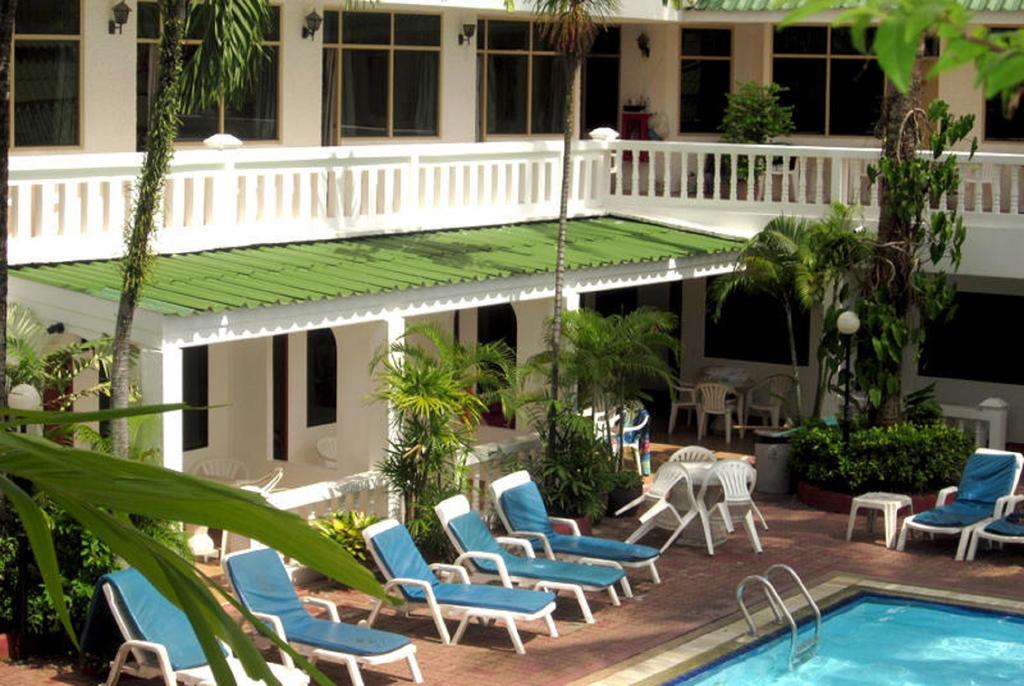 The Expat Hotel Patong Buitenkant foto