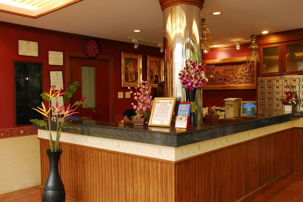 The Expat Hotel Patong Buitenkant foto
