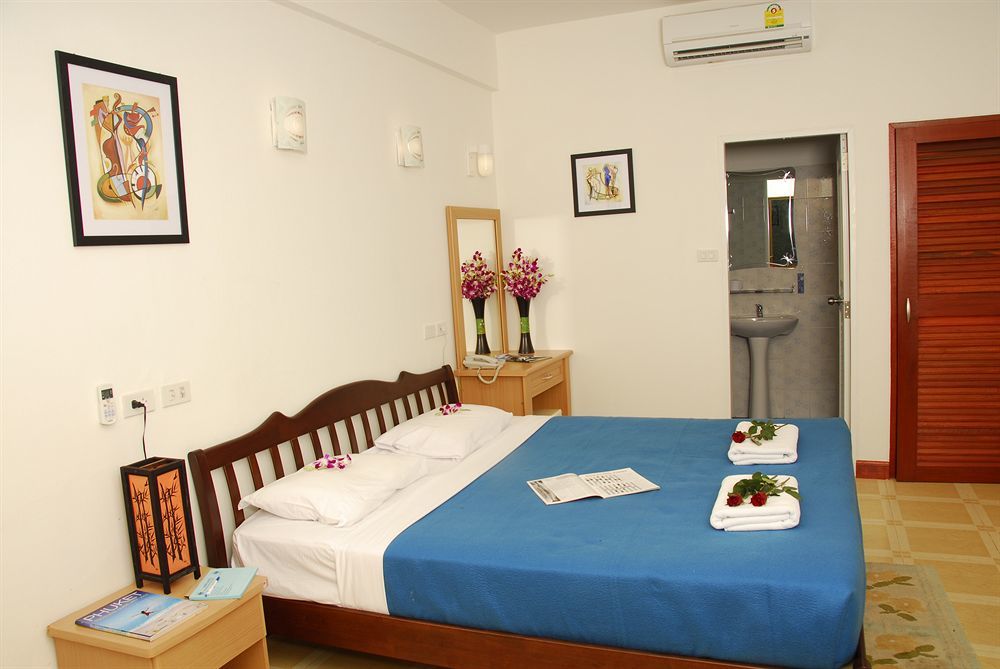 The Expat Hotel Patong Buitenkant foto