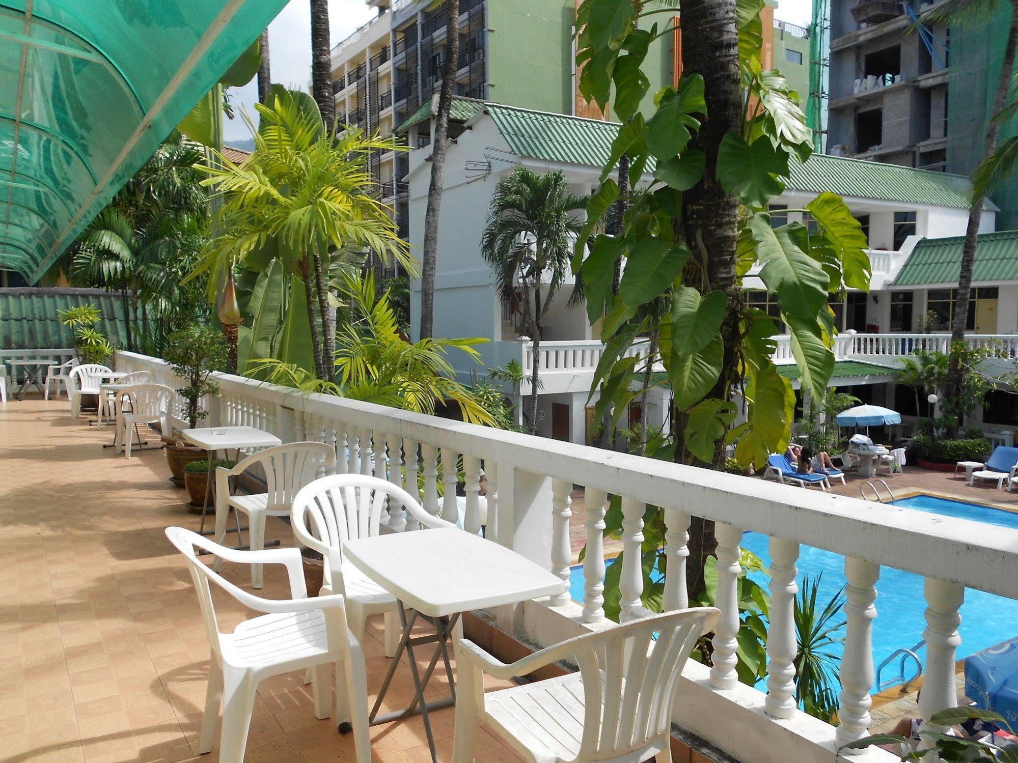 The Expat Hotel Patong Buitenkant foto