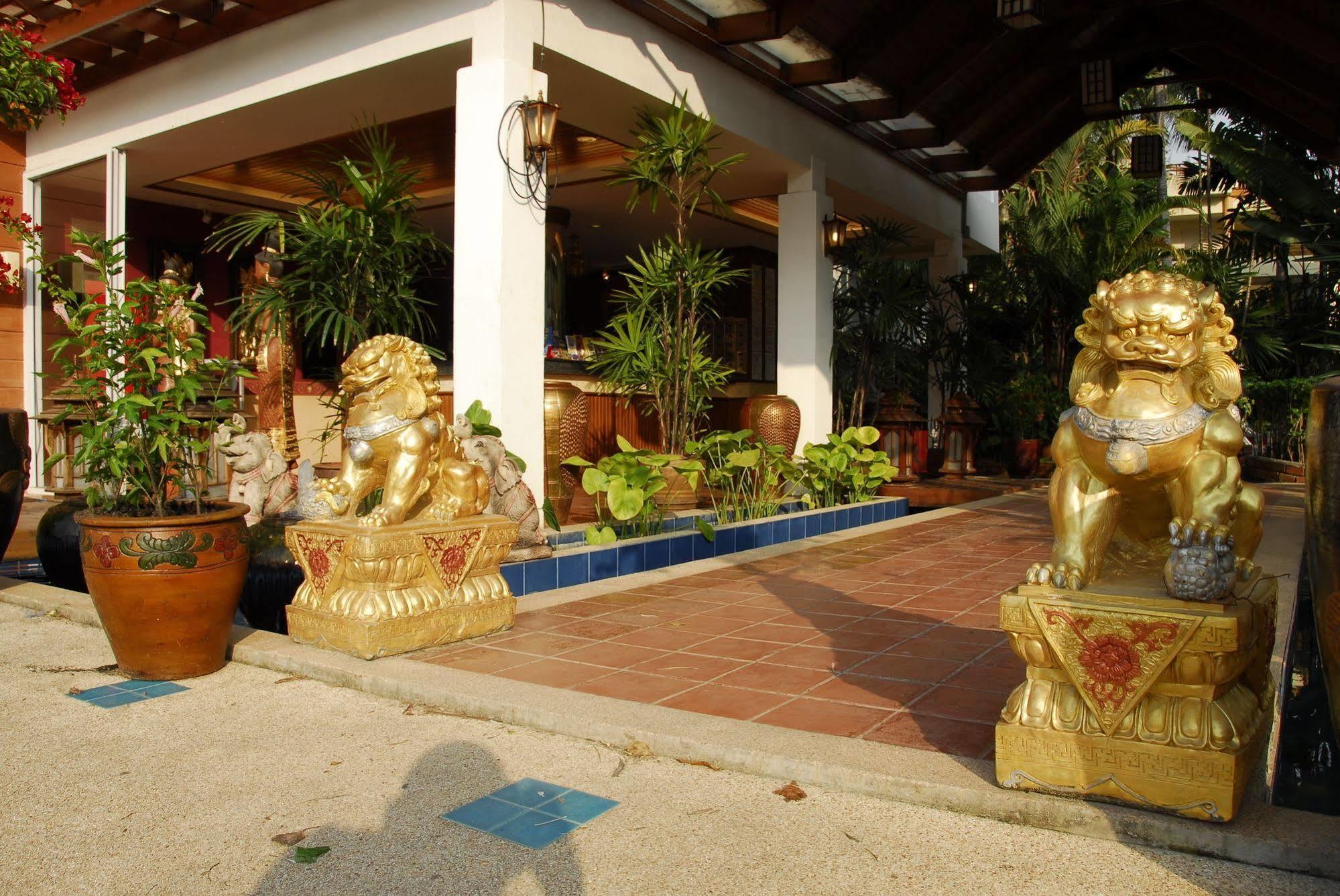 The Expat Hotel Patong Buitenkant foto