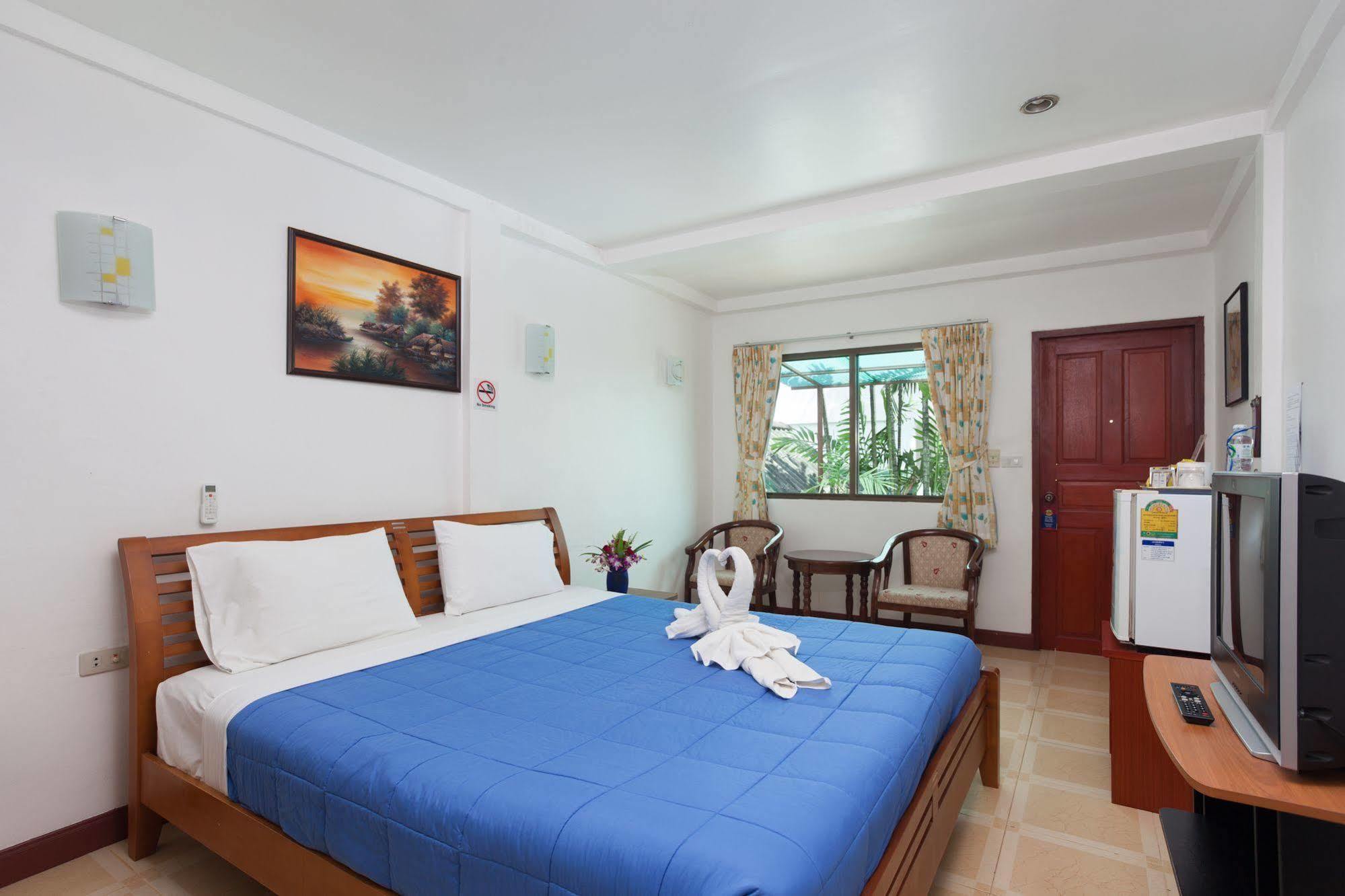 The Expat Hotel Patong Buitenkant foto