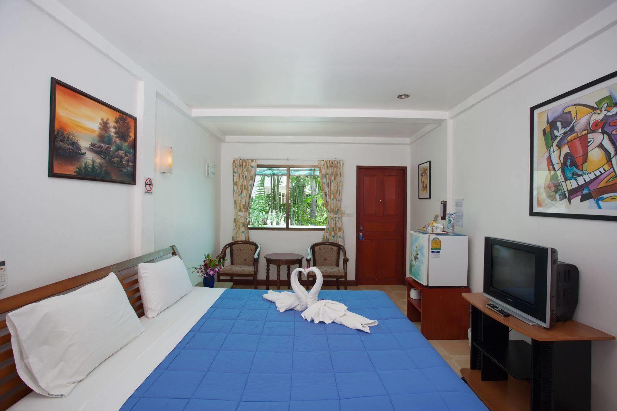 The Expat Hotel Patong Buitenkant foto